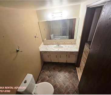 3 BED, 1.5 BATH, 3RD FLOOR APARTMENT W/ AN AIR-CONDITIONED MASTER B... - Photo 1