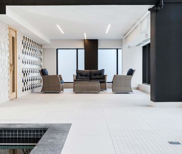 High rise luxury apartment building located in the triangle district - Photo 3