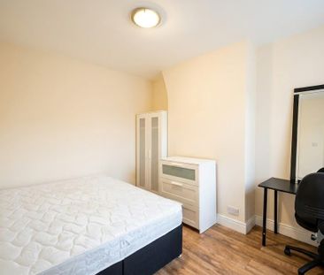 4 bedroom terraced house to rent - Photo 6
