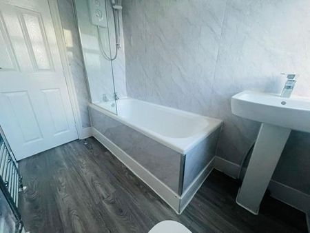 3 bedroom terraced house to rent - Photo 5