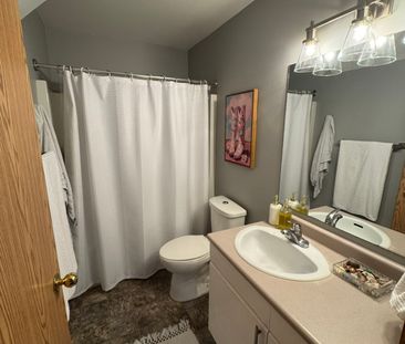 Bright and beautiful 2 bedroom Suite (Campbell River) - Photo 5