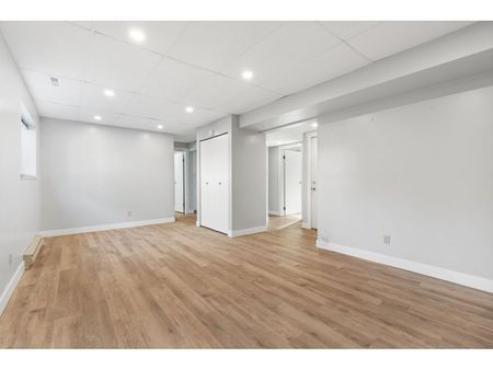 Four Bedroom House in Brookswood with Full Walk Out One Bedroom Suite - Photo 5