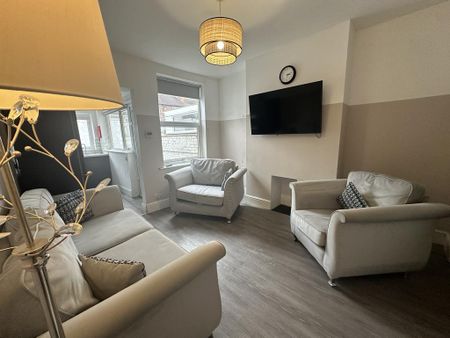 4 bedroom terraced house to rent - Photo 2