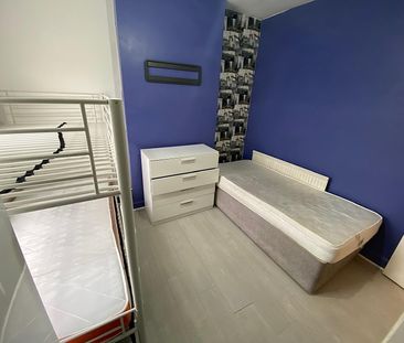 £1,800 PCM, Furnished Three Bedroom House with Enclosed Garden in K... - Photo 6