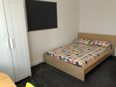 6 Bed Terraced House, Henry Road, NG7 - Photo 2