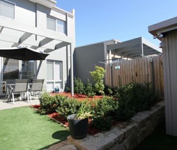 Fantastic 3 Bedroom Home - Photo 3