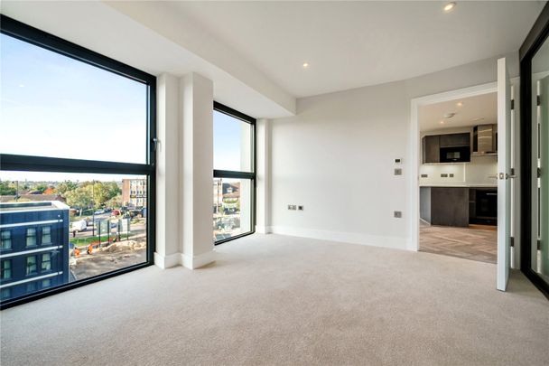 Cockfosters Road, EN4, London - Photo 1