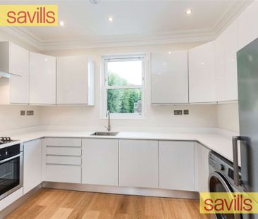 A beautiful two bedroom split level apartment with communal garden and residents' parking. - Photo 4