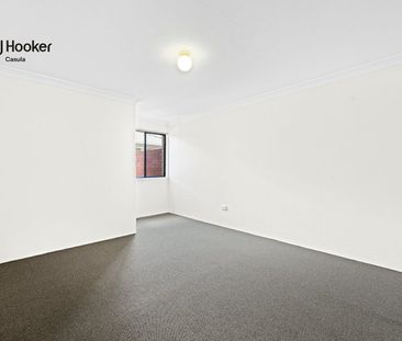 Spacious 2-Bedroom Unit in Prime Location - Photo 1