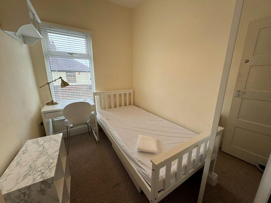 Terraced House to rent on - Photo 1