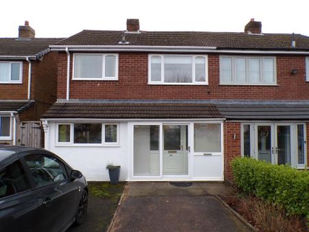 3 bedroom semi-detached house to rent - Photo 5