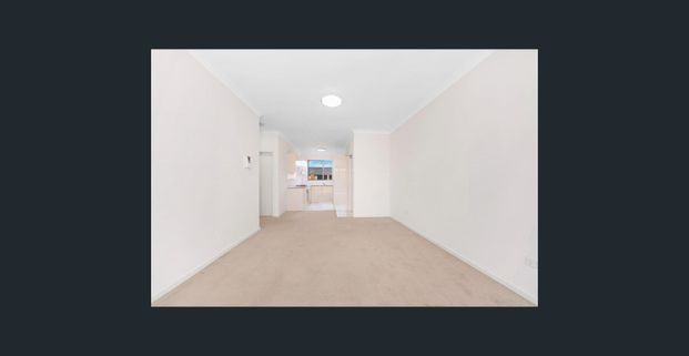 Two Bedroom Apartment, Spectacular Specifications, Superb Location!! - Photo 1