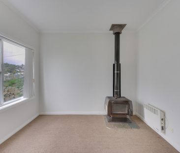 6 bedrooms and 1 bathroom available now in west moonah - Photo 2