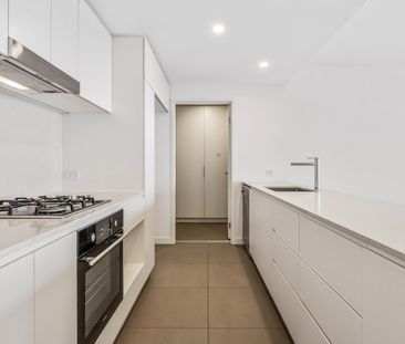 Modern Comfort & Convenience in the Heart of Toowong - Photo 1