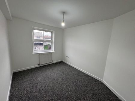 2 Bedroom Flat / Apartment - Northam Road, Northam - Photo 2