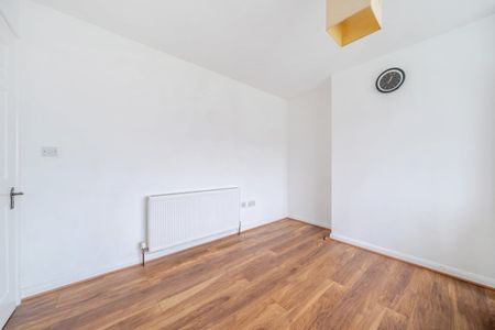 3 bedroom end of terrace house to rent - Photo 4