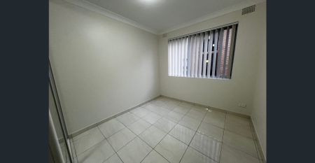 2 bedroom unit 5 minutes from train station - Photo 5