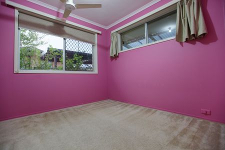 Large Family House, Save Hundred dollars each month on electricity bill! - Photo 4