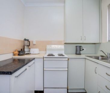 One Bedroom + Top Floor Balcony Apartment in the Belmore Gardens - Photo 5