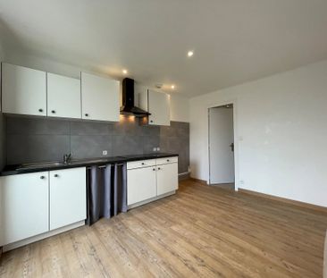 Location Maison 1 pièce 35m² LE MAY SUR EVRE 49122 - Photo 2