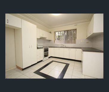 ULTRA CONVENIENTLY LOCATED FAMILY HOME - Photo 5