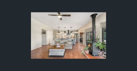 OUTSTANDING RENT DEAL DUE TO BACKYARD DEVELOPMENT! - Photo 2