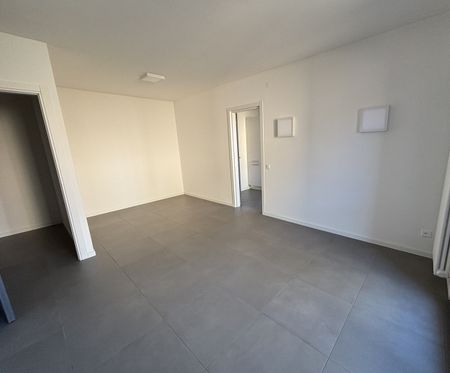 LUMINOUS 2.5-ROOM APARTMENT FOR RENT IN RECENTLY RENOVATED BUILDING - Photo 5