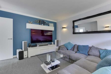 2 bedroom semi-detached bungalow to rent - Photo 2