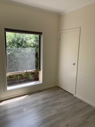 Perfectly Positioned Rear Unit – Peaceful, Private & Immaculately Presented - Photo 1
