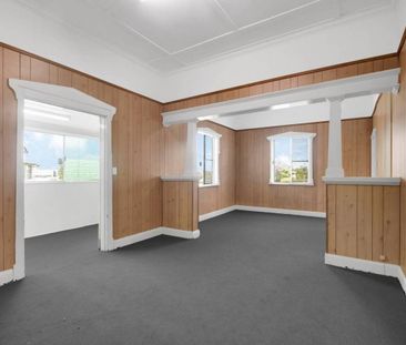 Neat & Tidy Home close to the CBD! - Photo 3
