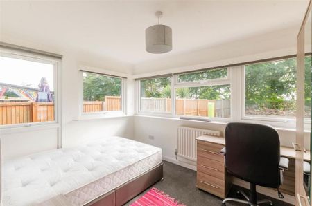 6 bedroom end of terrace house to rent - Photo 5