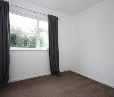 2 bedroom semi-detached bungalow to rent - Photo 2