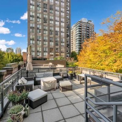 Stunning 2 Bed + 2 Bath + Den + Solarium with Huge Private Patio - Photo 1