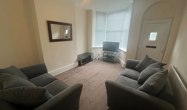 High Standard Four Bedroom Student Property - Photo 1