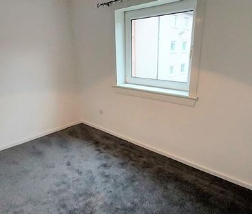 3 bedroom flat to rent - Photo 4