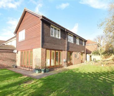 A well presented family home in the village of Kemsing - Photo 6