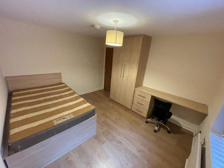 5 bedroom semi-detached house to rent - Photo 4