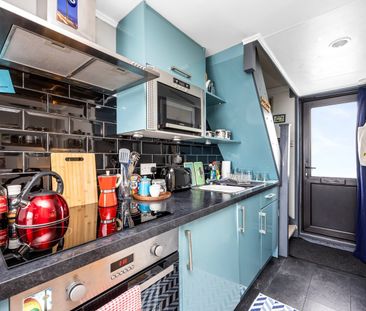 1 Bed House Boat, Eastern Concourse, BN2 - Photo 2