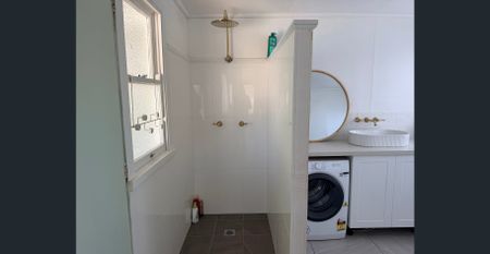 Quaint Cottage with Granny Flat - Photo 5