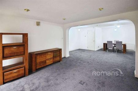 Pennine Road, Slough, SL2 - Photo 2