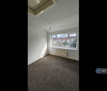 2 bedroom semi-detached house to rent - Photo 6