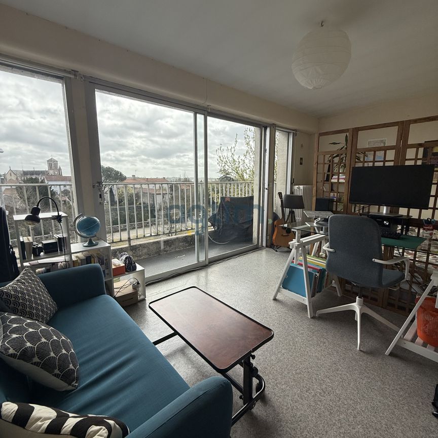 Location Appartement 1 pièce 29m² MONTAIGU VENDEE 85600 - Photo 1