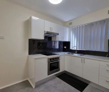 Charming Two-Bedroom Apartment in Cozy Complex - Photo 4