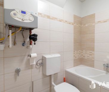 A Nyugati szomszédságában, csendes házban, felújított lakás - Fotó 6