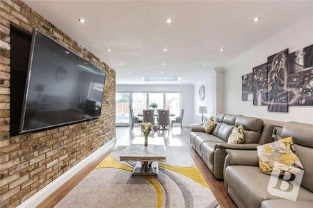 Hatch Road, Pilgrims Hatch, Brentwood, Essex, CM15 - Photo 5