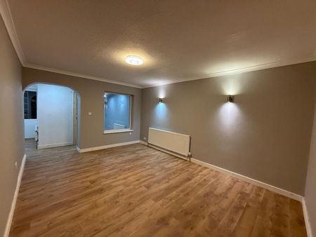 4 bedroom semi-detached house to rent - Photo 2