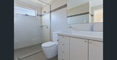 Low maintenance executive living - Photo 3