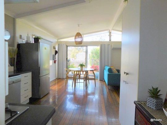 Spacious Family Home on 1,018m² in Nanango - Photo 1