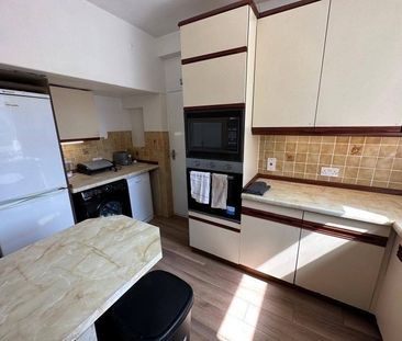 Room in a Shared House, Kingsmere Park, NW9 - Photo 1