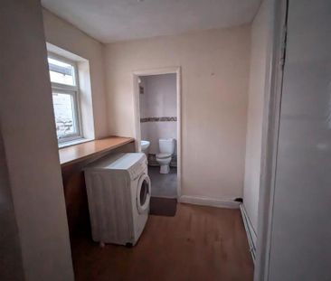 2 bedroom end of terrace house to rent - Photo 4